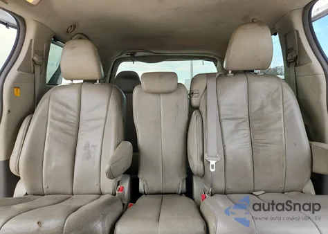 2011 Toyota Sienna Xle z USA, uszkodzony, nr VIN 5TDYK3DC7BS096972